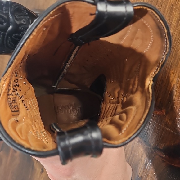 Elegant Black Western Boots - Picture 7 of 16